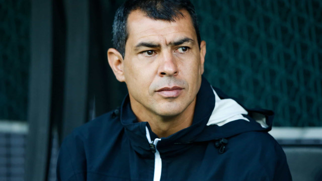 Carille descarta oferta do Vasco e mira trabalho no Santos: ‘Estou muito feliz aqui’