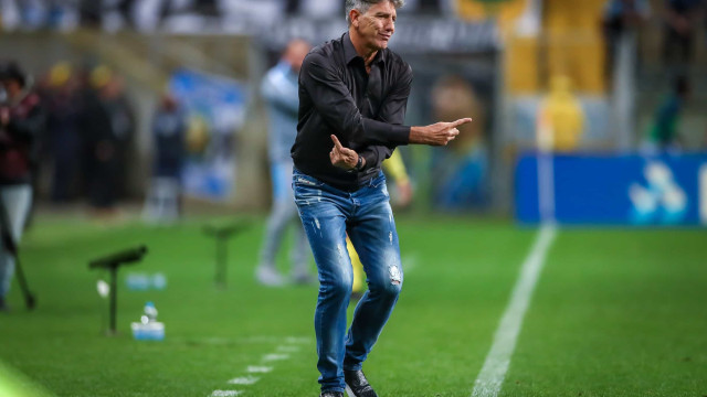 Renato Gaúcho cobra reforços após jogo ruim do Grêmio: ‘Não temos elenco para três competições’