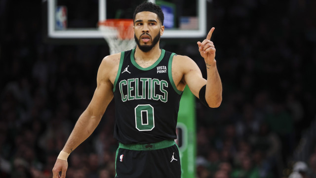 Celtics vencem Cavaliers fora e ficam perto da final da Conferência Leste da NBA