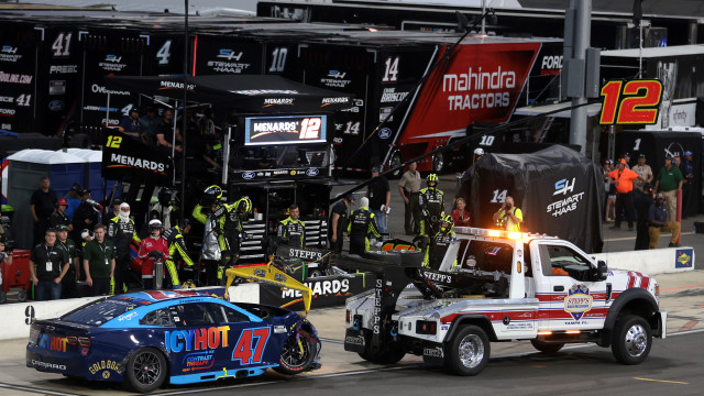 Nascar ou UFC? Pilotos trocam socos após corrida nos EUA