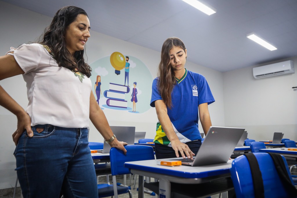 Mãe que há 30 anos estudou na mesma escola que a filha se impressiona com estrutura após Governo de MT fazer grande reforma