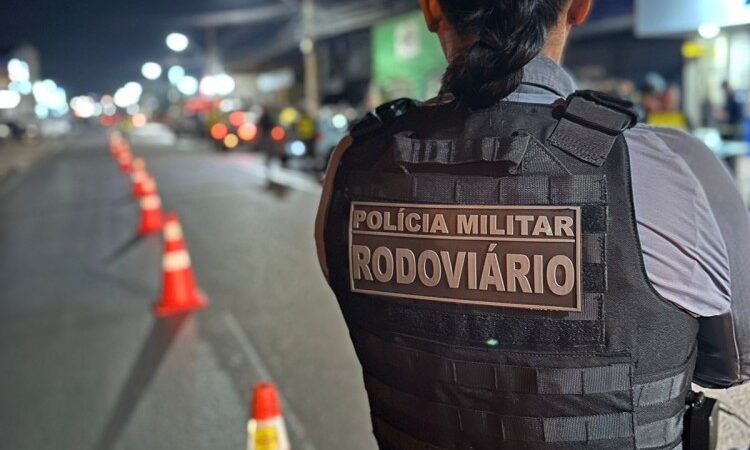 Blitz na Avenida Carmindo de Campos flagra 6 motoristas dirigindo embriagados