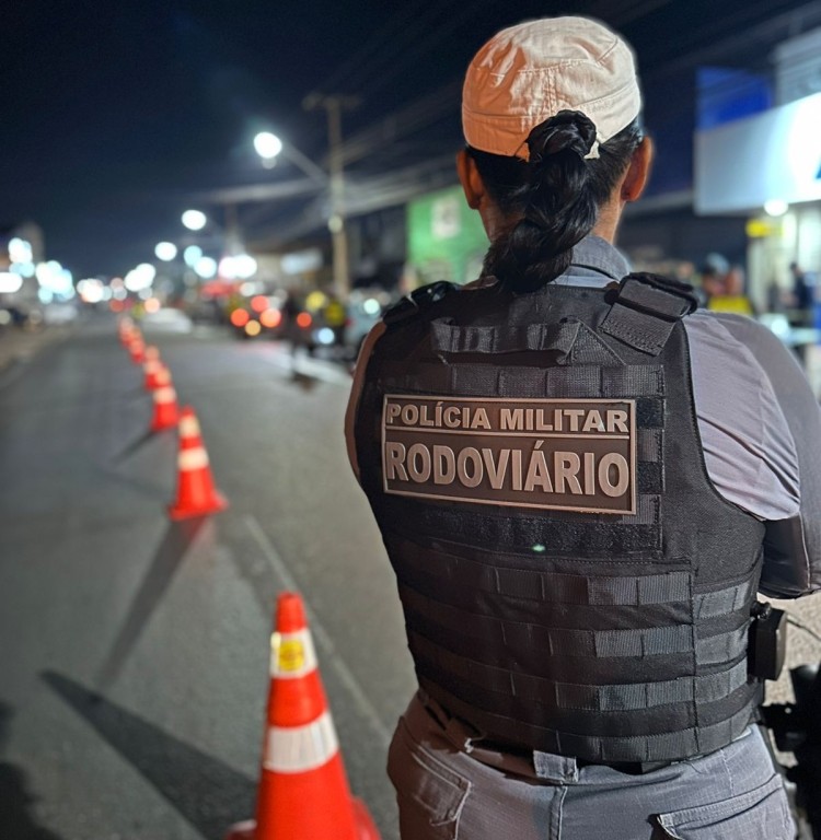 Blitz na Avenida Carmindo de Campos flagra 6 motoristas dirigindo embriagados