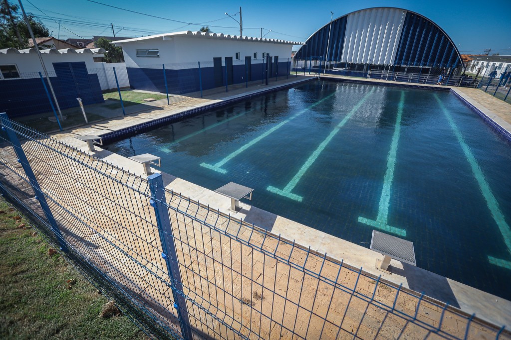 Colégio entregue pelo Governo de MT possui identificação dos espaços em Braile e piscina semiolímpica