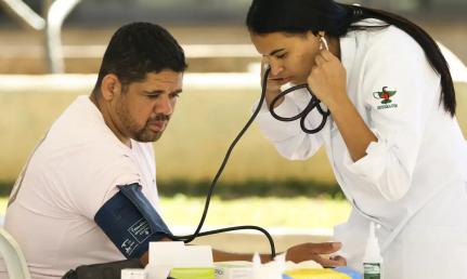 Ministério da Saúde reajusta bolsa do Mais Médicos em 8,4% a partir do próximo mês