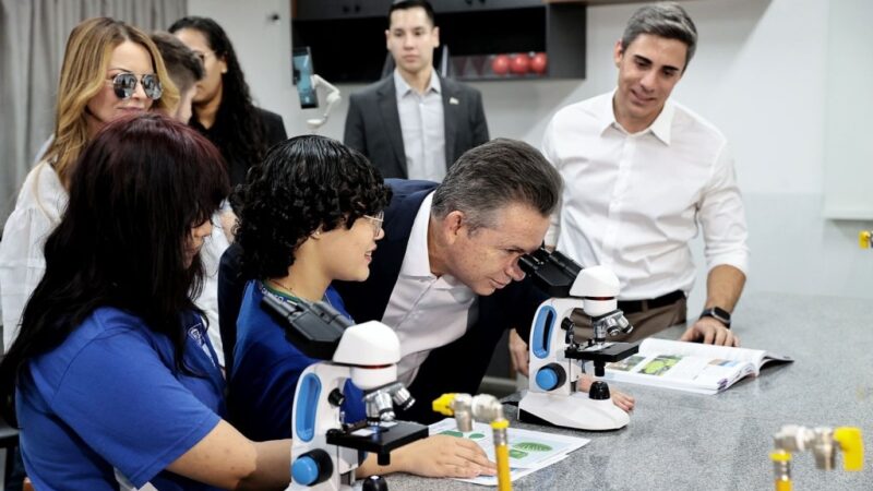 “Essa escola tem estrutura melhor que as particulares”, destaca governador durante entrega em Cuiabá