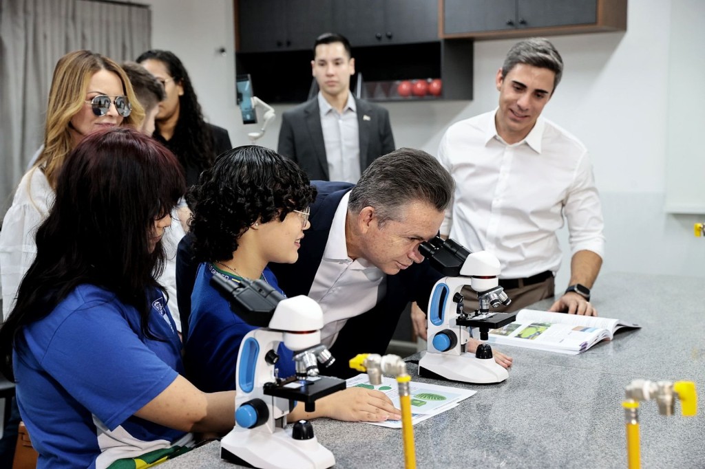 “Essa escola tem estrutura melhor que as particulares”, destaca governador durante entrega em Cuiabá