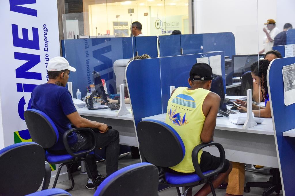 Sine Estadual divulga oferta de mais de 3,3 mil oportunidades de emprego
