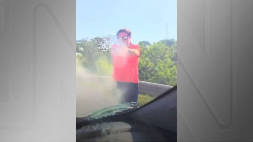 Vídeo: Motorista atira em veículo durante briga de trânsito