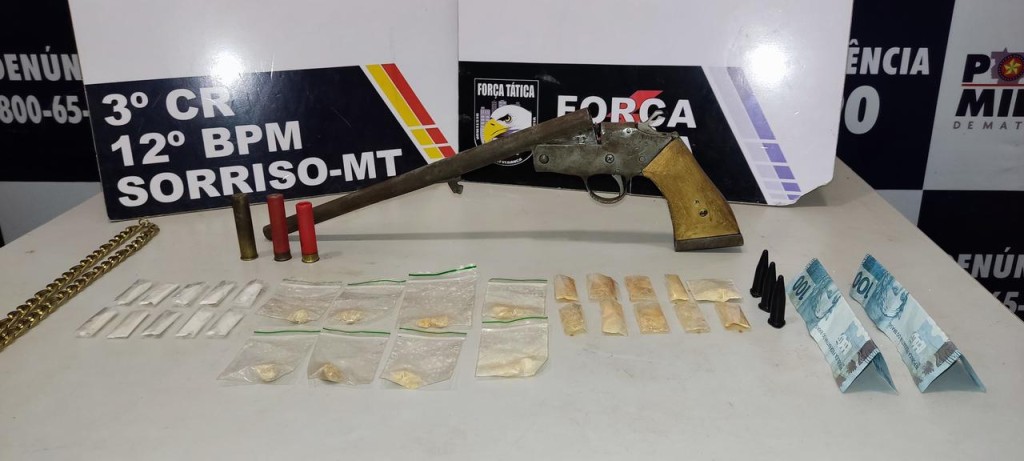 Homem é preso e três adolescentes são apreendidos por associação, tráfico e porte ilegal de arma