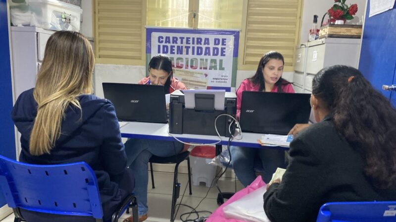 Estudantes da educação especial em Várzea Grande recebem nova carteira de identidade gratuitamente