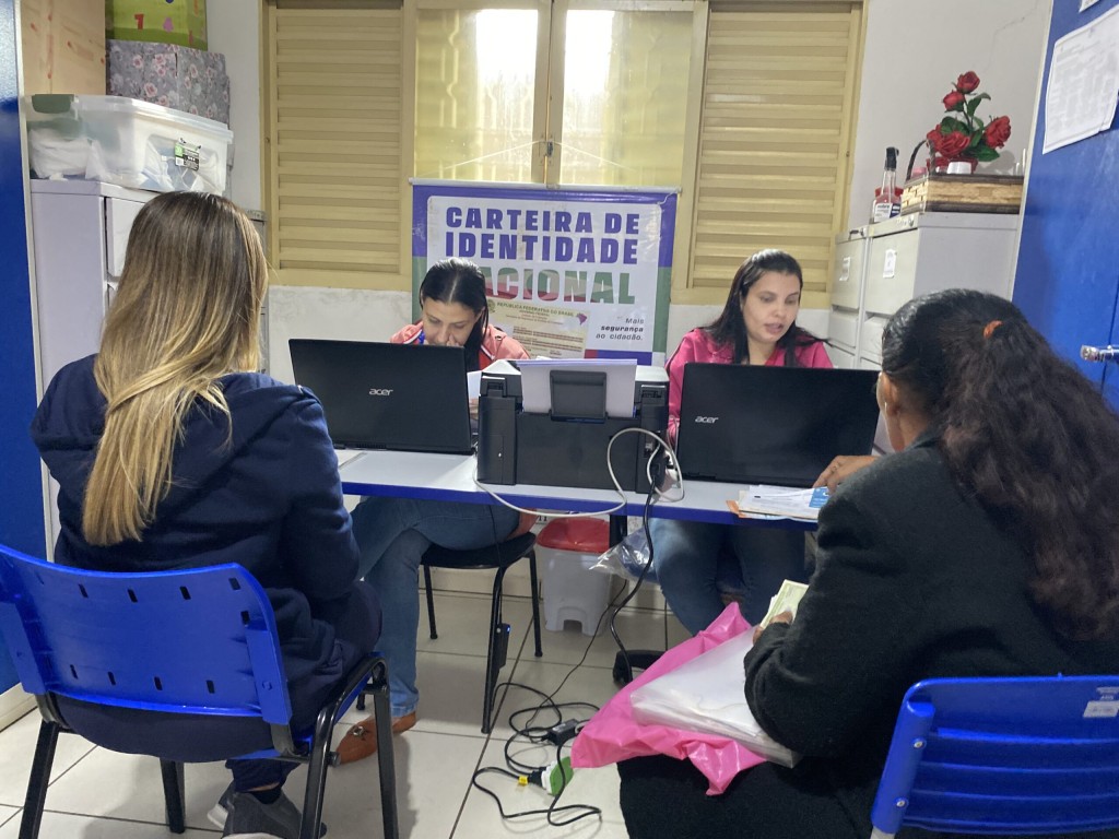 Estudantes da educação especial em Várzea Grande recebem nova carteira de identidade gratuitamente