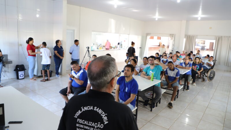 SECRETARIA DE SAÚDE REALIZA PALESTRA SOBRE HIGIENE PESSOAL E MANUTENÇÃO DA LIMPEZA PARA ALUNOS DA APAE DE MATUPÁ