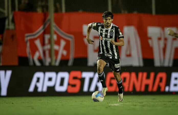 Atlético-MG sofre goleada do Vitória e resultado afunda ainda mais o Corinthians