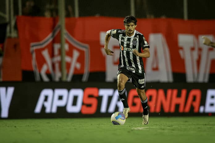 Atlético-MG sofre goleada do Vitória e resultado afunda ainda mais o Corinthians