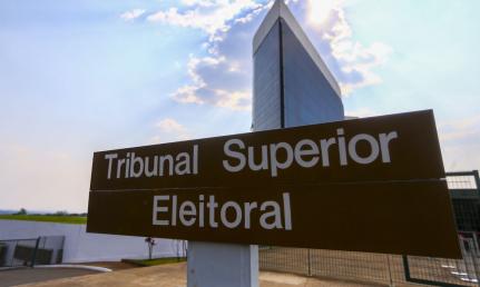 Com salários até R$ 13 mil, concurso da Justiça Eleitoral abre inscrições esta terça