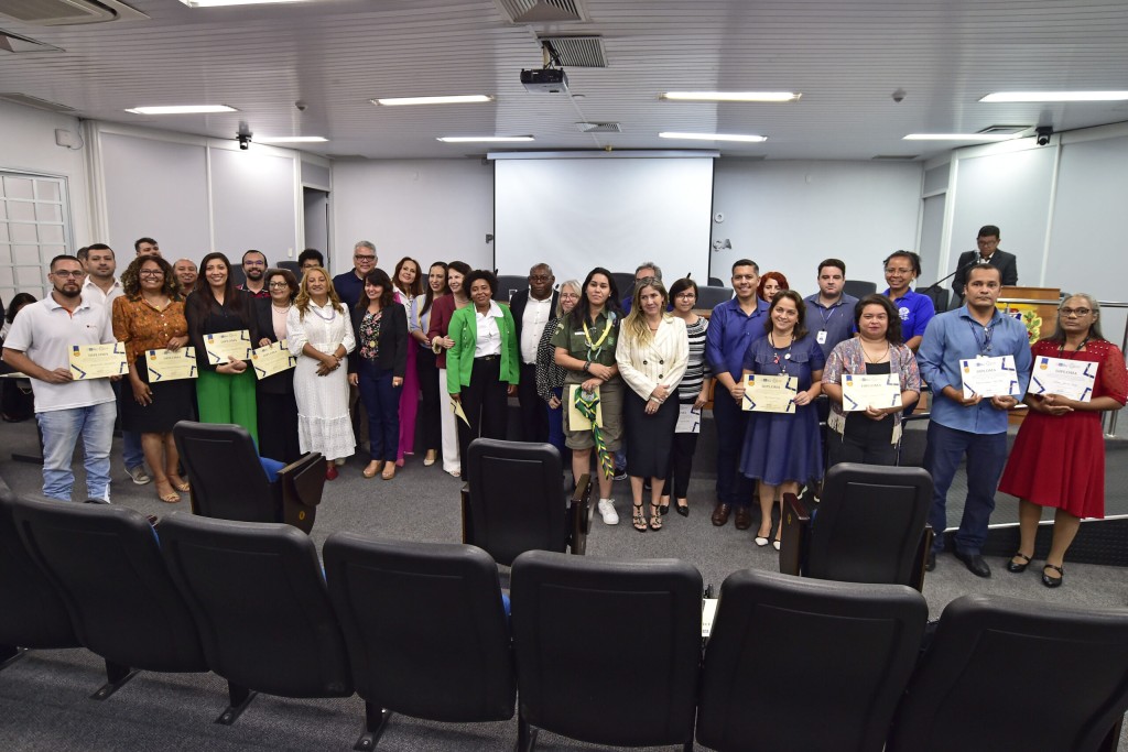 Setasc dá posse a novos conselheiros dos Direitos da Crianças e do Adolescentes de MT