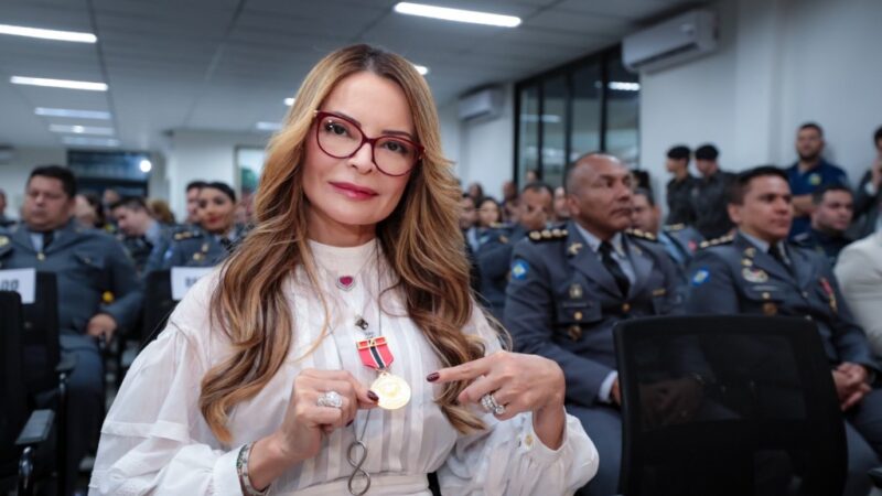 Primeira-dama de MT recebe homenagem da PM em cerimônia de aniversário de 23 anos da Rotam