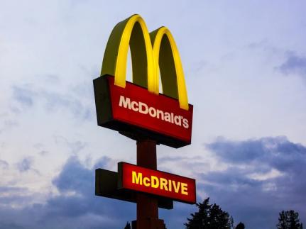 Justiça divulga lista de ex-atendentes do McDonald’s que têm dinheiro a receber; veja