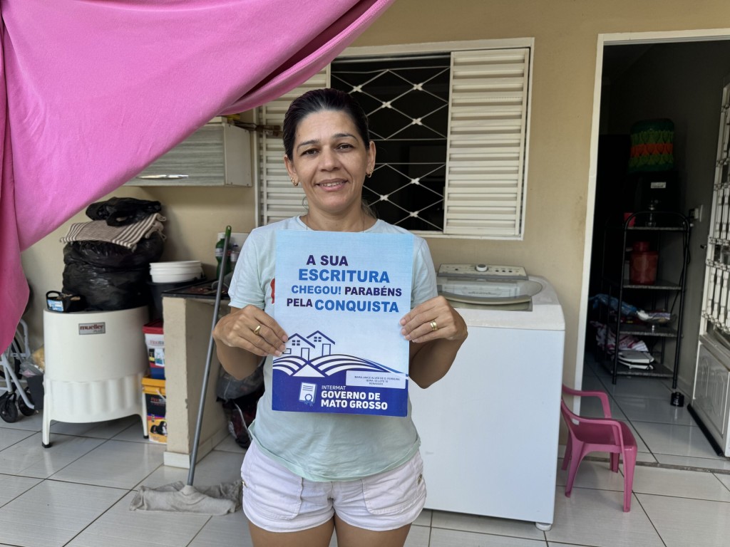 “Agora sou dona de verdade da minha casa”, afirma moradora que recebeu escritura do Governo de MT