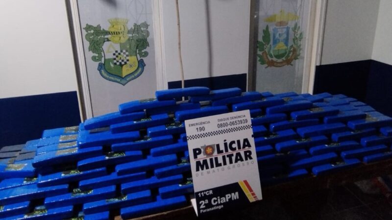 PM prende três pessoas que transportavam mais de 300 kg de maconha em carro roubado