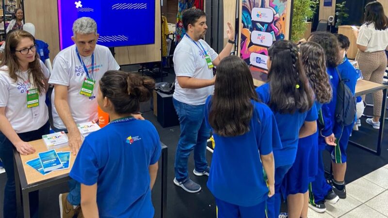 Seduc participa da Expo Favela Innovation 2024 e apresenta materiais didáticos usados na rede estadual em MT
