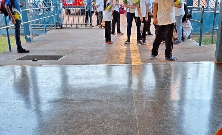 Alunos de Guarantã do Norte apresentam sintomas de intoxicação após receberem doces e bolachas de uma pessoa estranha em ponto de ônibus.