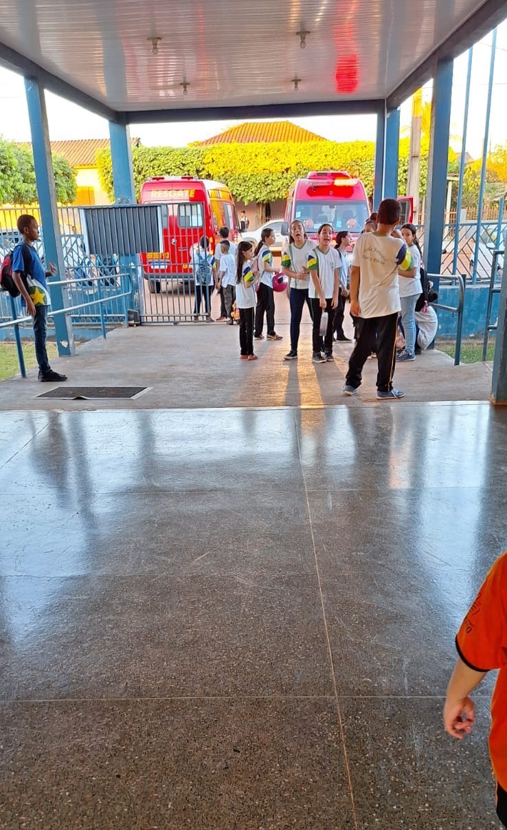 Alunos de Guarantã do Norte apresentam sintomas de intoxicação após receberem doces e bolachas de uma pessoa estranha em ponto de ônibus.