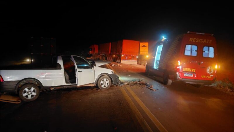 Núcleo de bombeiro militar de Guarantã do Norte Atende ocorrência de Sinistro de trânsito entre Fiat Strada e um Carreta na BR163