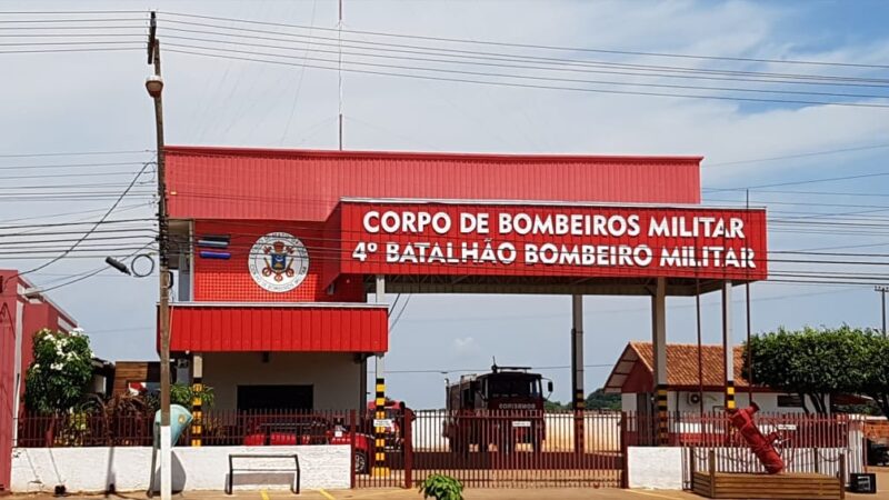 Bombeiros resgatam vítima que ficou presa em ferragens de veículo após acidente