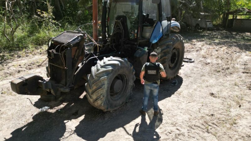 Polícia Civil prende estelionatários que comercializavam trator apreendido em Alto Boa Vista