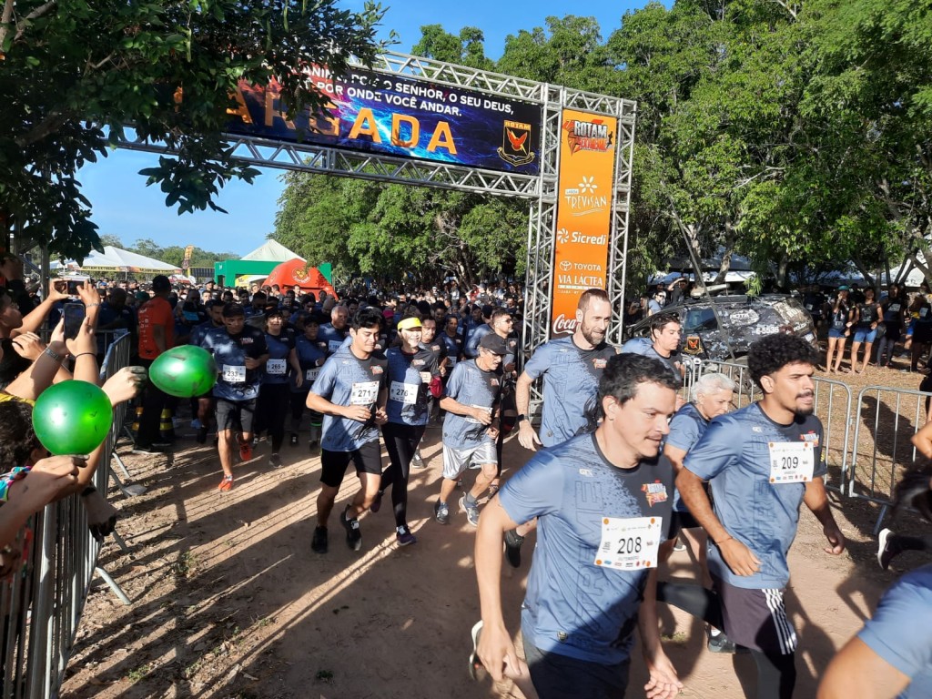 Polícia Militar reúne 2,5 mil pessoas em tradicional corrida com obstáculos em Cuiabá