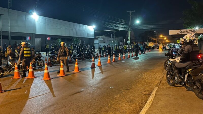 Operação remove 48 motocicletas por irregularidades e prende foragido da Justiça em Cuiabá