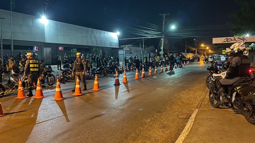 Operação remove 48 motocicletas por irregularidades e prende foragido da Justiça em Cuiabá