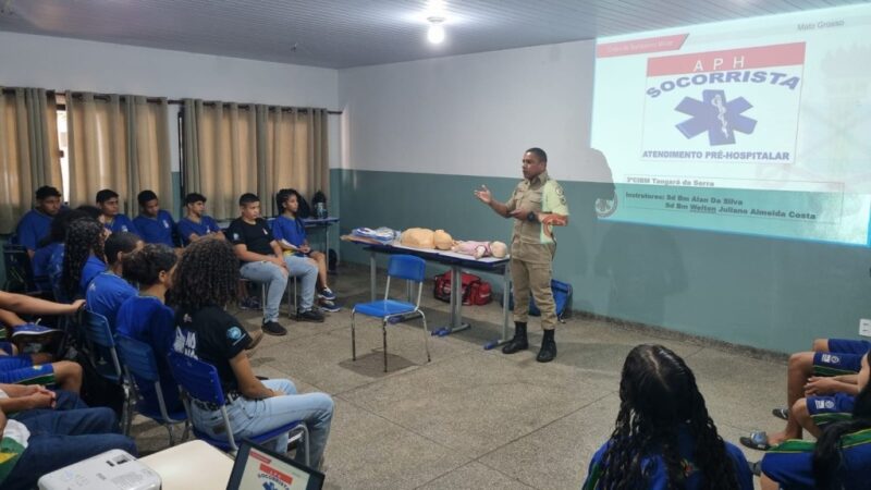 Corpo de Bombeiros realiza palestras em escolas sobre primeiros socorros e prevenção a incêndios