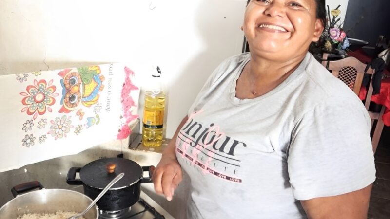 “Acabou o cheiro de esgoto, modificou bastante”, afirma moradora após canalização do Córrego do Barbado