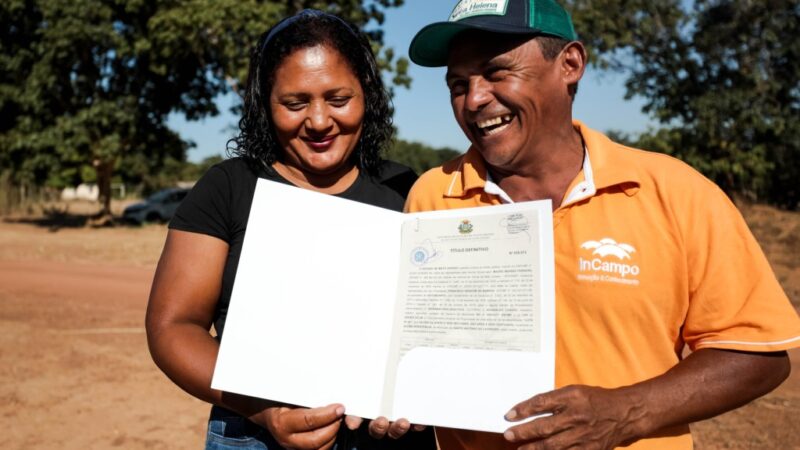 Entrega de escritura já registrada em cartório pelo Governo de MT permite economia de até R$ 30 mil por família