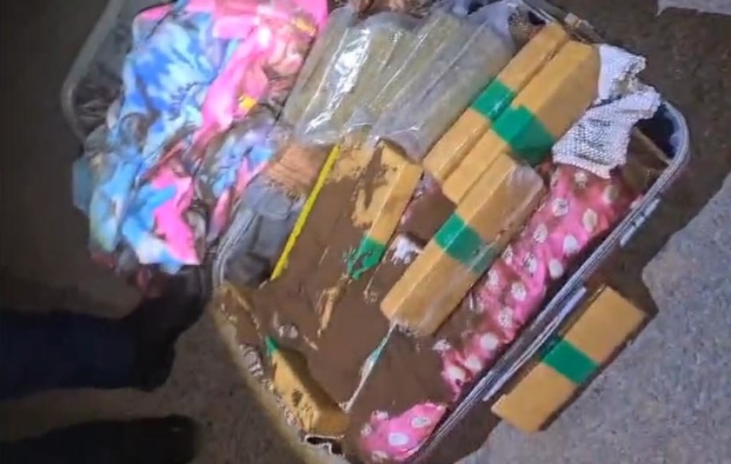 Adolescente é apreendida em flagrante transportando 20 tabletes de maconha em ônibus para interior de MT