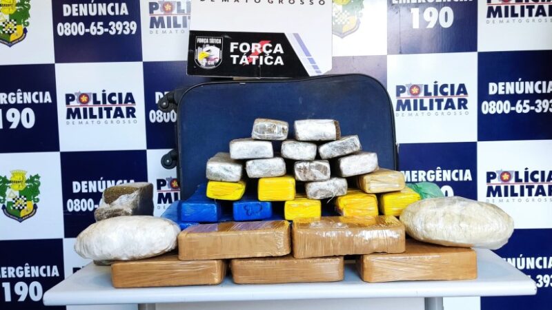 PM aborda táxi e prende passageiro que carregava 37 quilos de drogas em malas