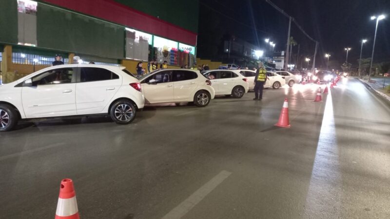 Agentes de segurança prendem 13 motoristas alcoolizados na madrugada deste domingo (16)