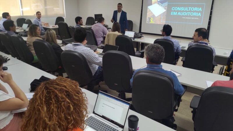 CGE realiza curso para auditores e controladores municipais