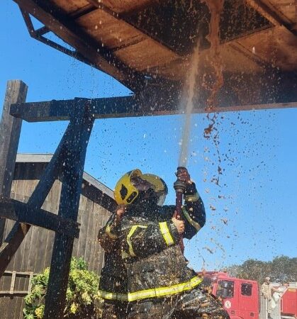 Corpo de Bombeiros Militar combate incêndio em serraria em Guarantã do Norte