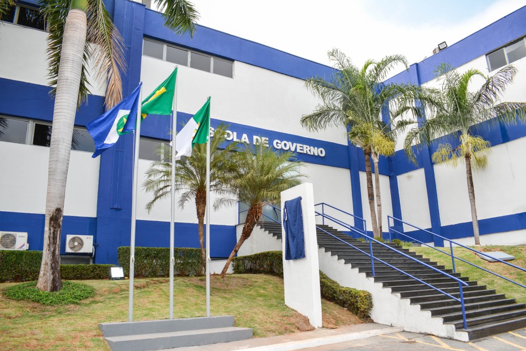 Escola de Governo abre chamada pública para apresentação de trabalhos científicos e divulgação de livros