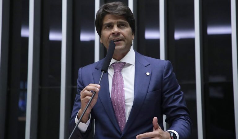 Câmara aprova nova versão de projeto que uniformiza aplicação de juros para dívidas contratuais  Fonte: Agência Câmara de Notícias