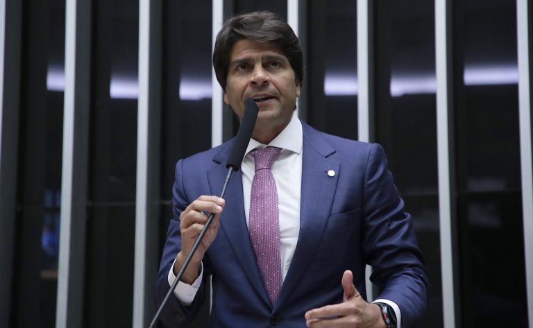 Câmara aprova nova versão de projeto que uniformiza aplicação de juros para dívidas contratuais  Fonte: Agência Câmara de Notícias
