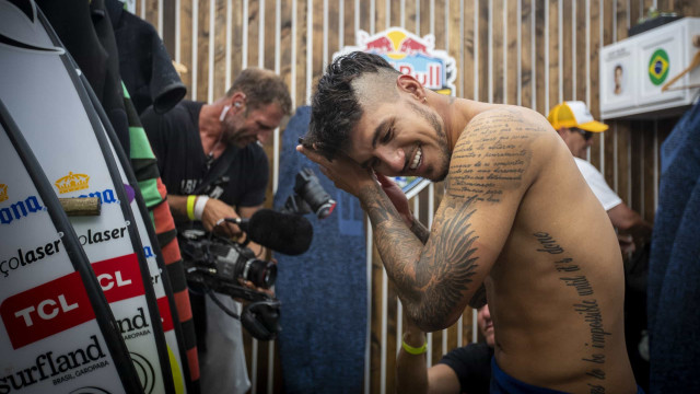 Medina e Yago Dora disputam vaga na final da etapa de El Salvador do Circuito Mundial de surfe