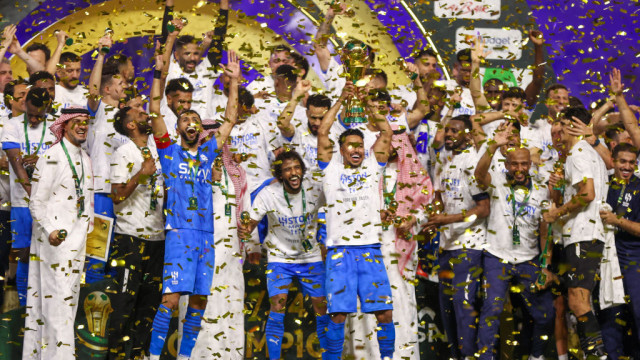 Goleiro pega dois pênaltis e Al-Hilal, de Jorge Jesus, conquista Copa do Rei Saudita; CR7 chora