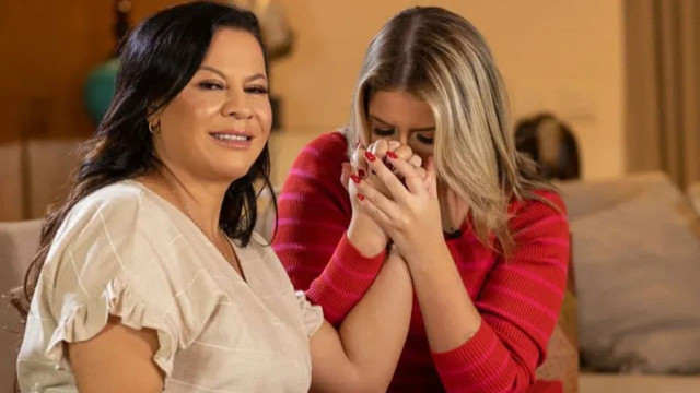 Mãe de Marília Mendonça sofre acidente de carro com o marido