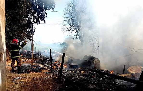 Alta Floresta: residência é completamente destruída por incêndio