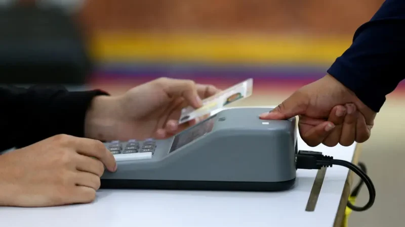 Venezuela expulsa diplomatas de países que contestam eleição